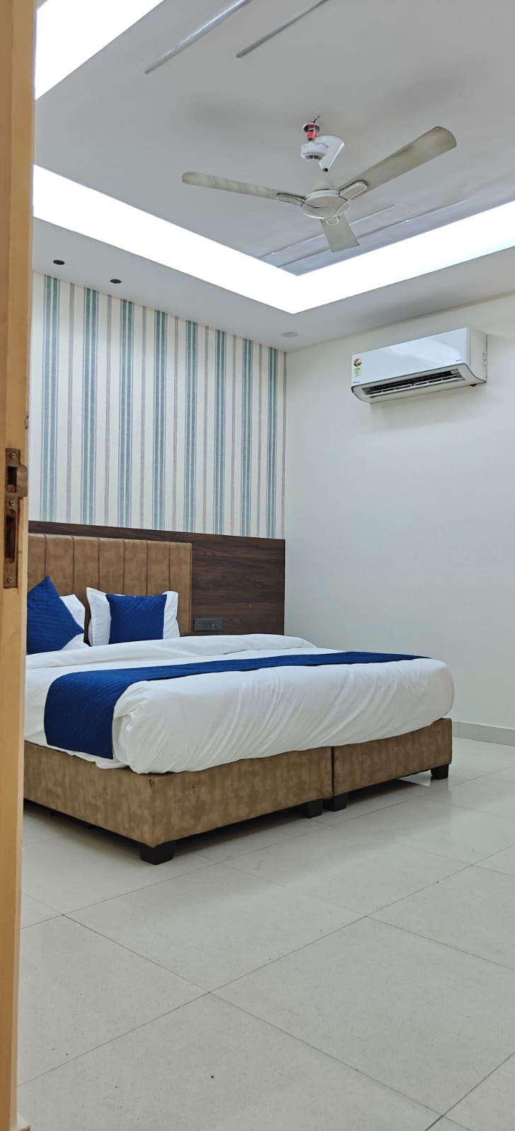 Comfort Stay - 24/7 Front Desk Reception & CCTV Security